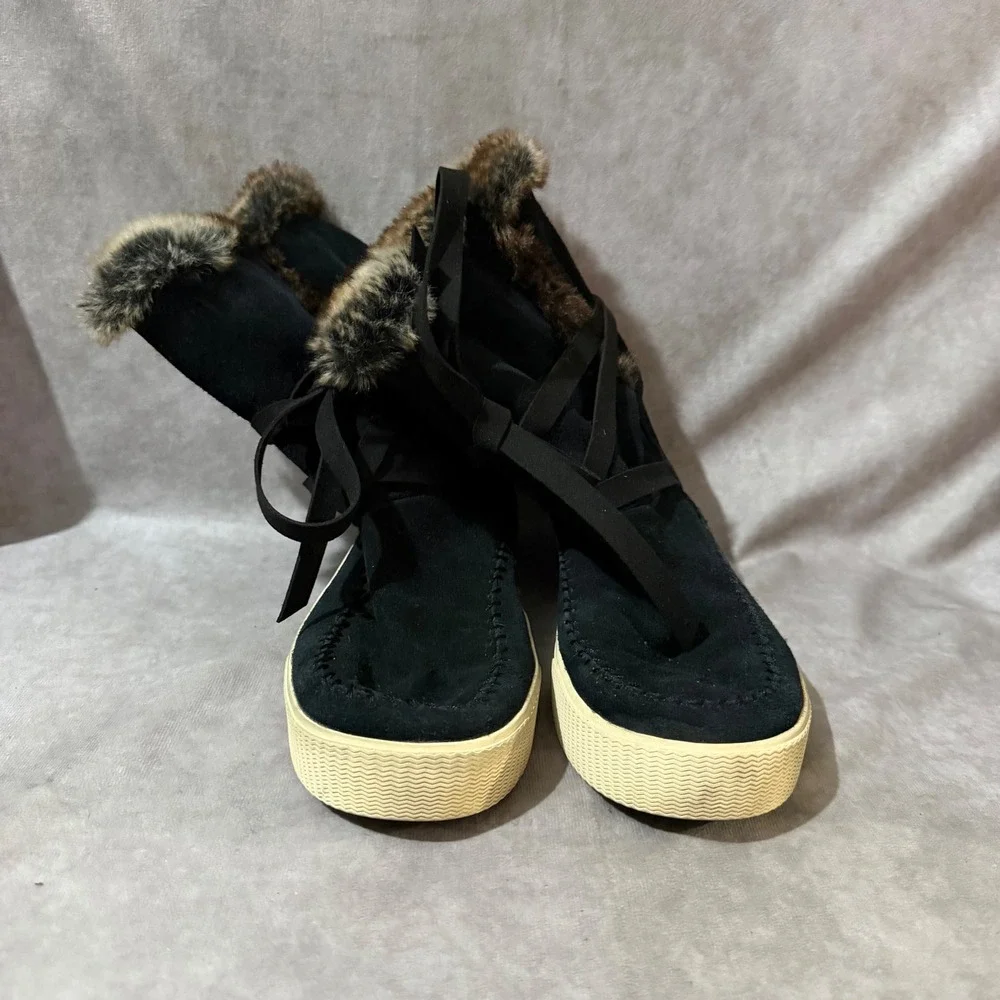 TOMS Suede Faux Fur Wrap Boot Women 9.5 Black Good Lace Up Moccasin Sneaker
